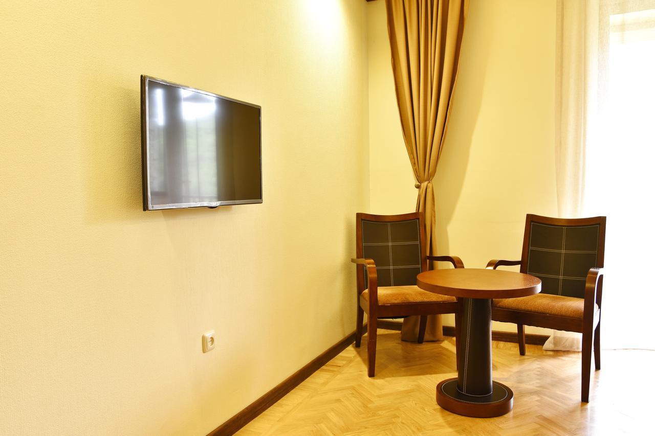 Kirovi Tun Hotel Dilijan Exterior photo